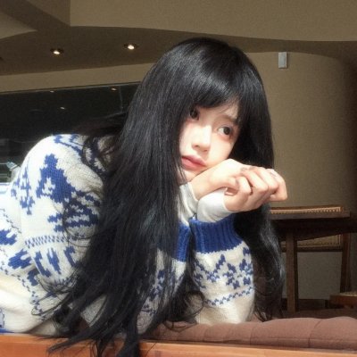 鱼跃在花见 海报